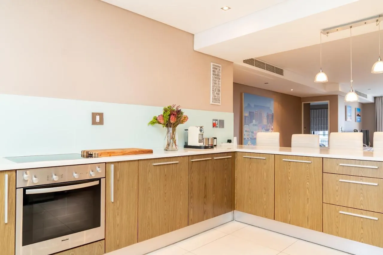 Modern Beachfront Eden On The Bay 210- 2 Bedroom, 2 Bathroom Bloubergstrand 0*,