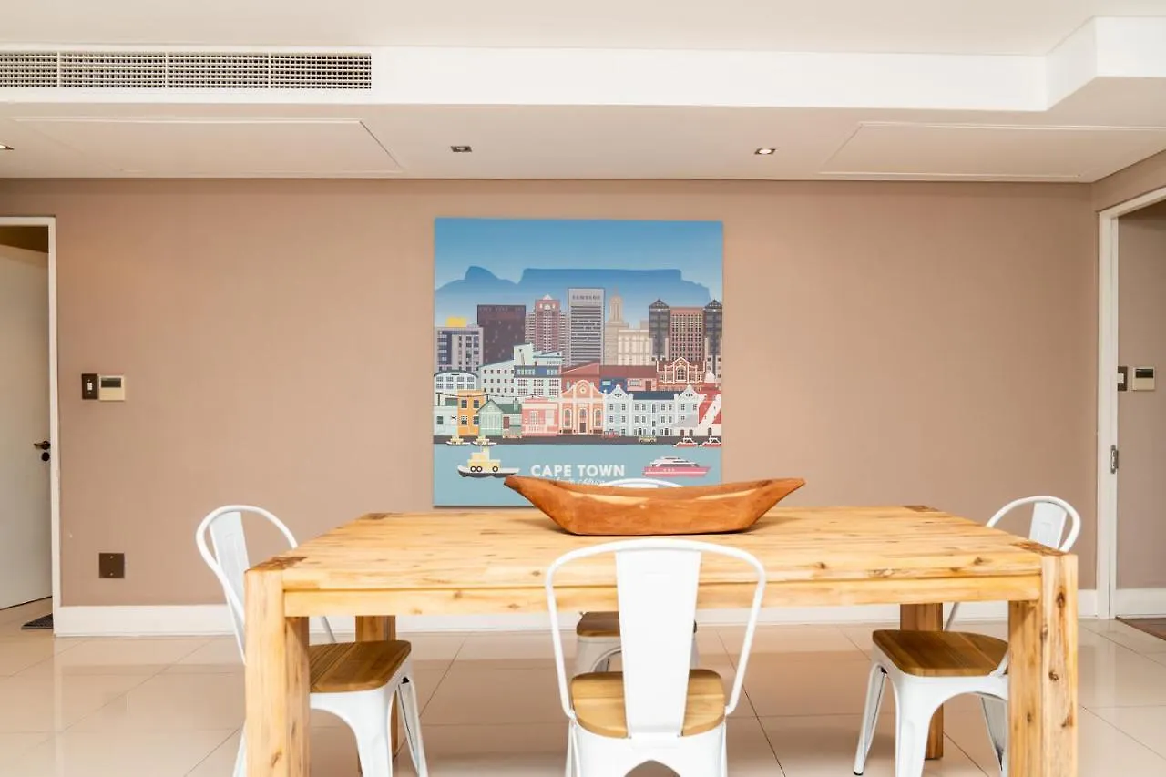 Modern Beachfront Eden On The Bay 210- 2 Bedroom, 2 Bathroom Bloubergstrand Südafrika