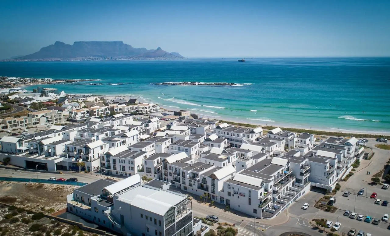 Modern Beachfront Eden On The Bay 210- 2 Bedroom, 2 Bathroom Bloubergstrand 0*,  Südafrika